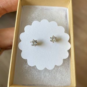 4mm Man made diamond simulant studs